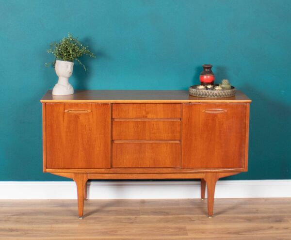 Buffet court Jentique rétro en teck des années 1960