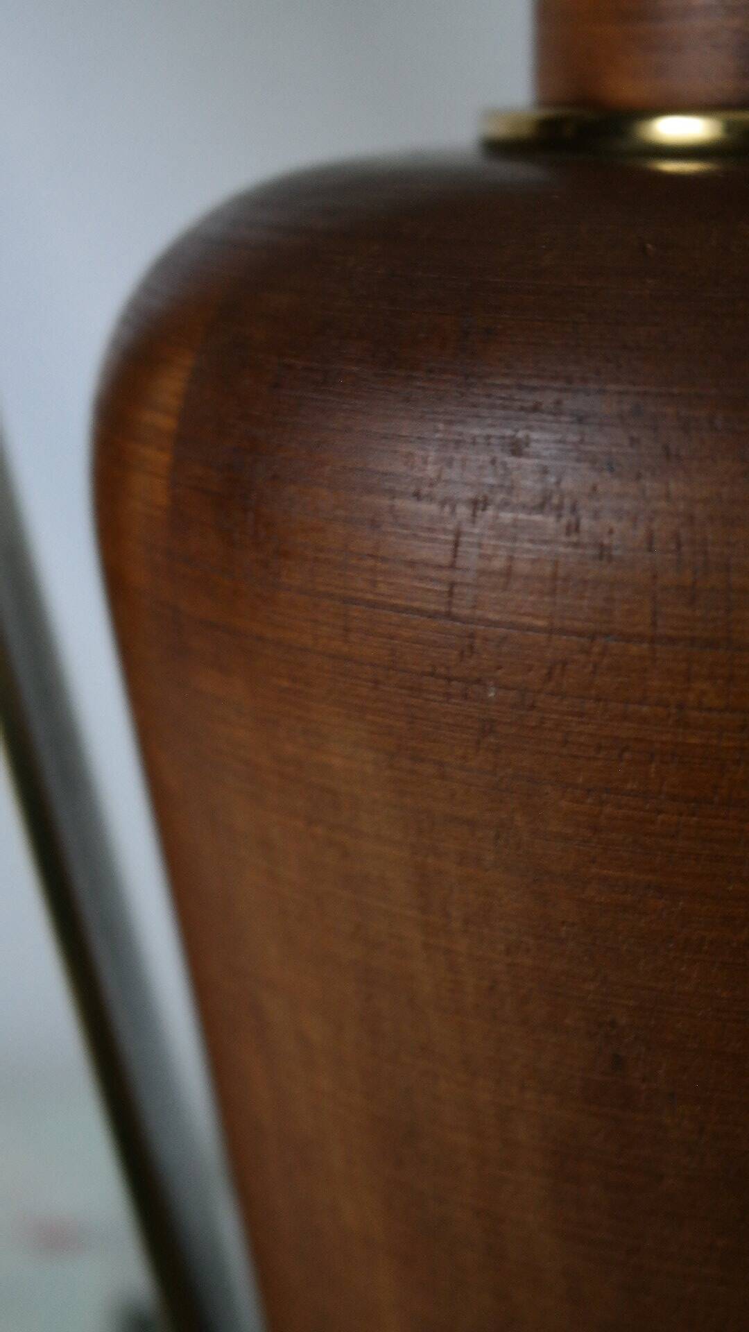 Vintage lamp base Maison le Dauphin in mahogany and brass.