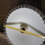 2 suspensions en opaline dentelées
