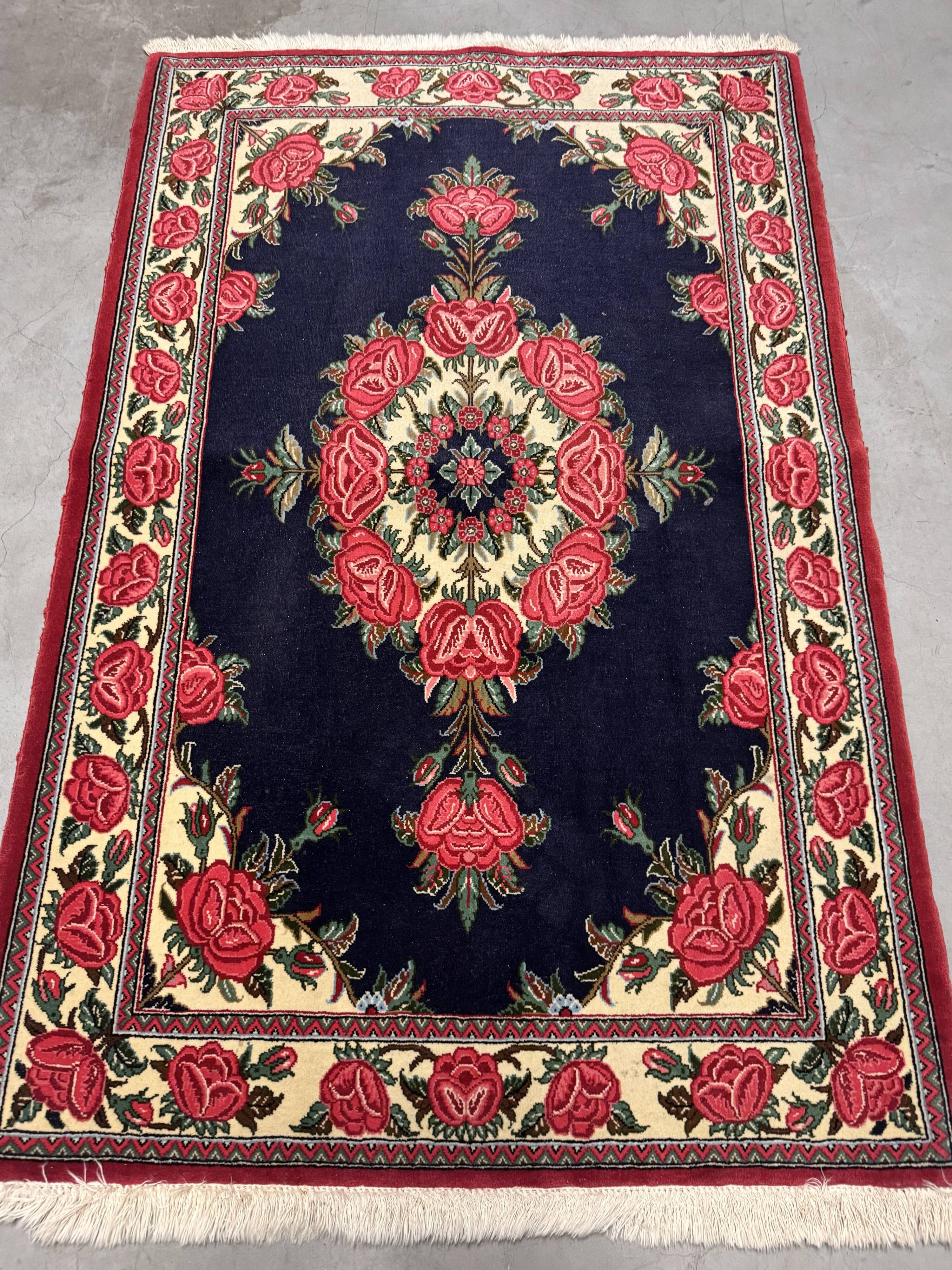hand-woven Persian rug Ghoum