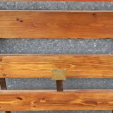 Wall-mounted coat rack in iron and wooden slats