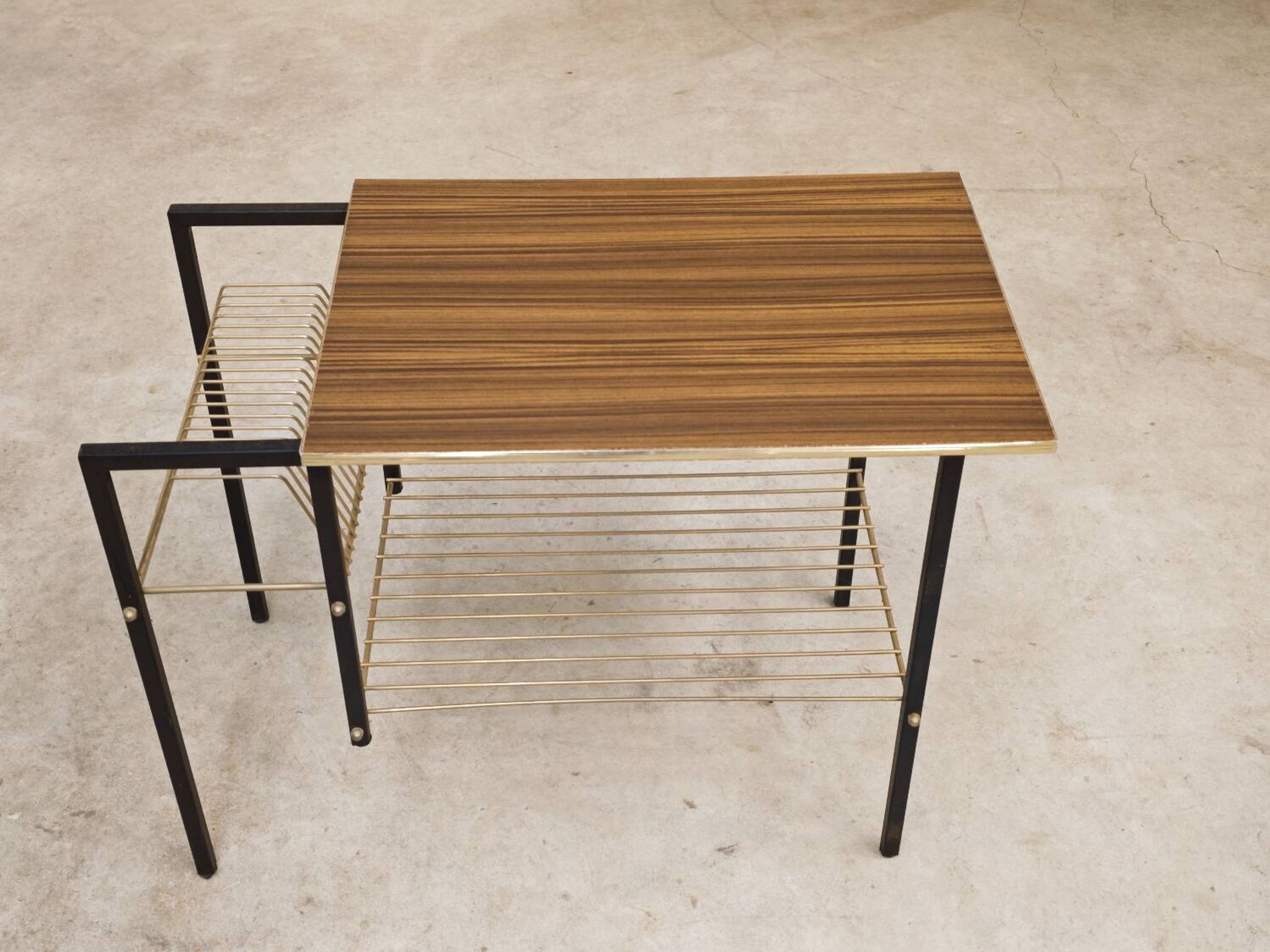 Vintage vinyl serving trolley in wood and gold metal