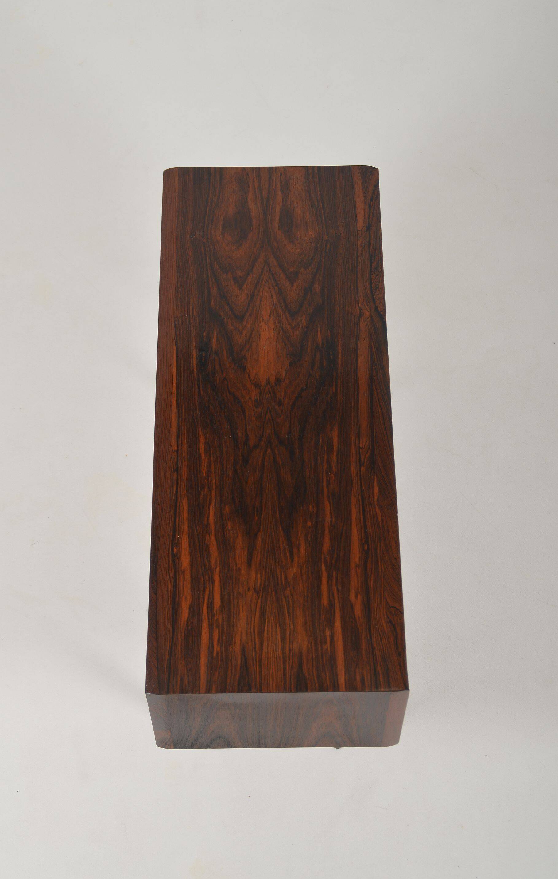 Cabinet danois en palissandre avec portes coulissantes par Max A. Rasmussen, années 1960.