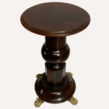 Table d’appoint en acajou vintage avec pieds à griffes en laiton