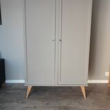 Wardrobe feet compass year 70