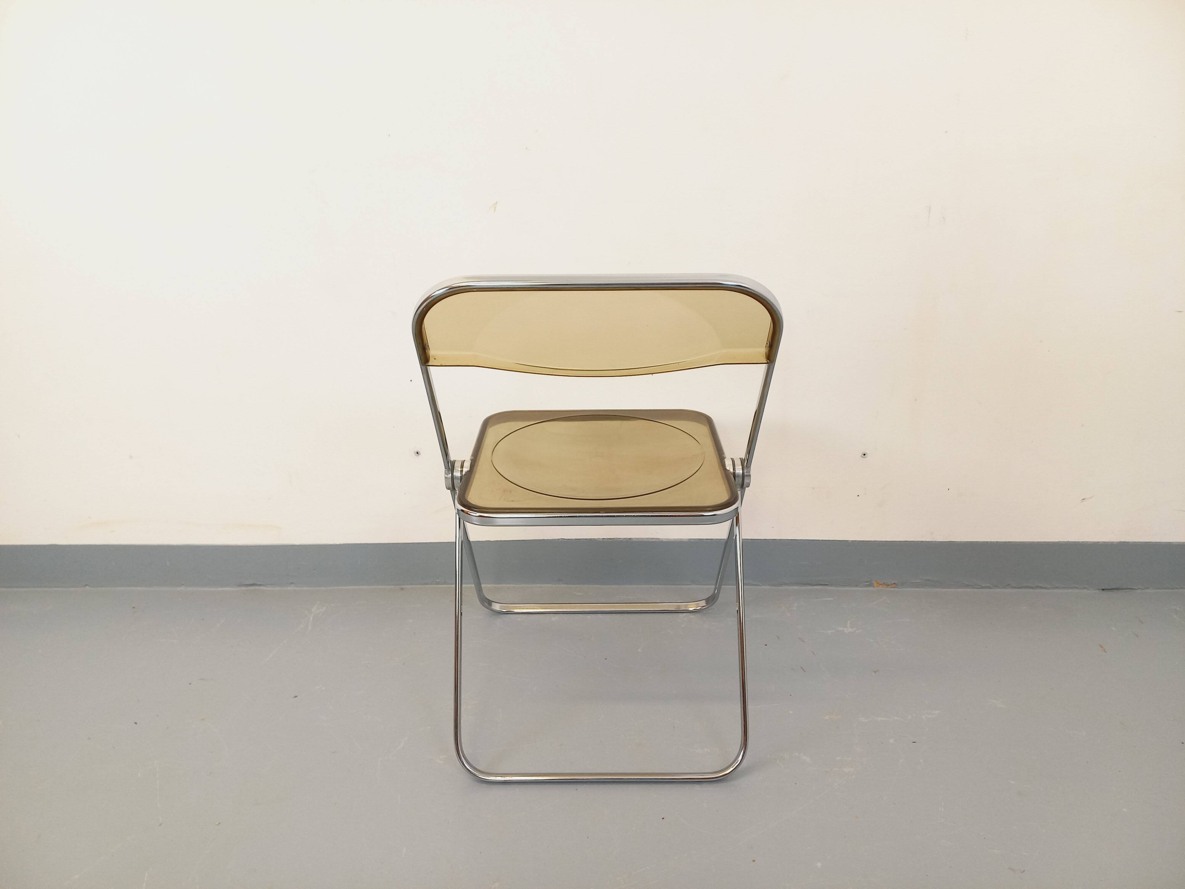 Vintage folding chair Plia by Giancarlo Piretti for Castelli from the 1960s.
