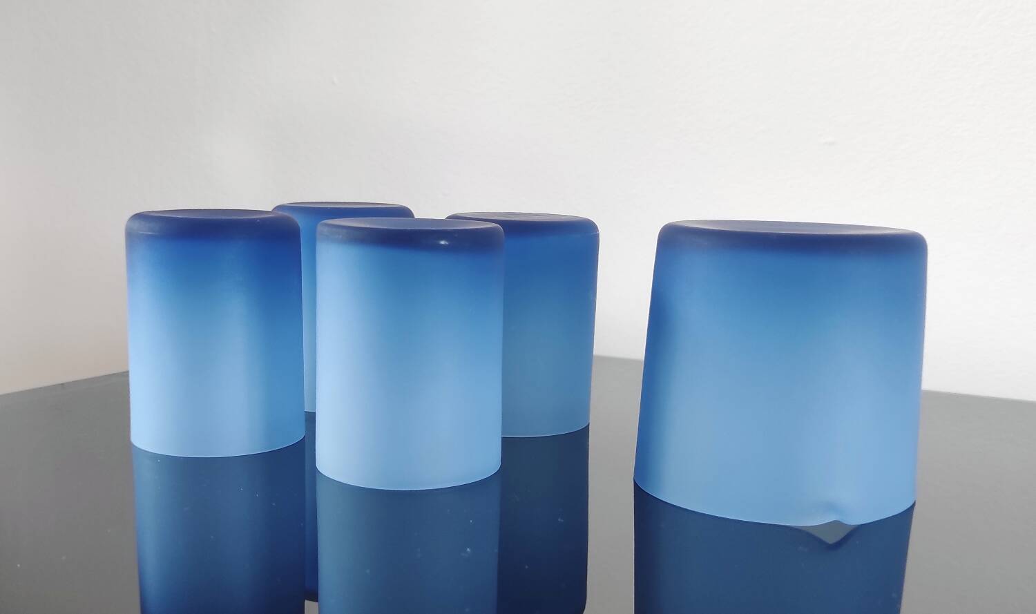 Ensemble service vintage bleu givré mat – 4 verres et 1 pichet