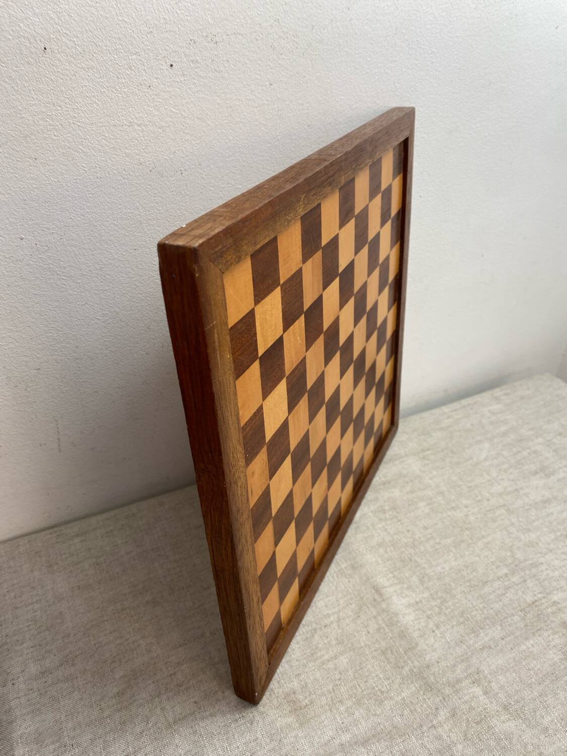 Wooden draughts game