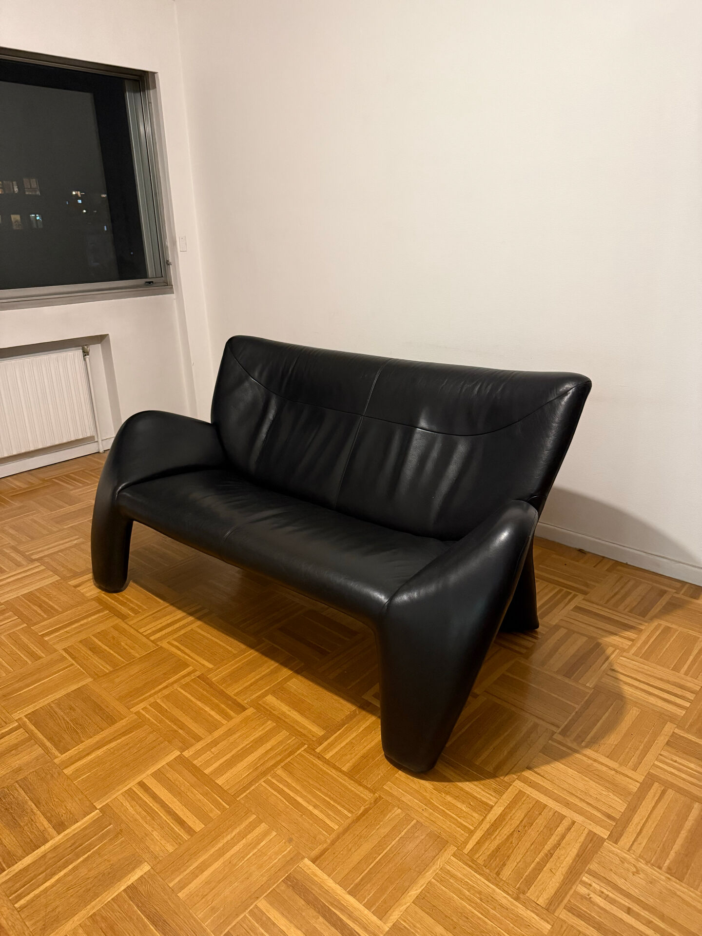 Leather sofa Leolux Jan Armgardt model Echnaton in very good condition.