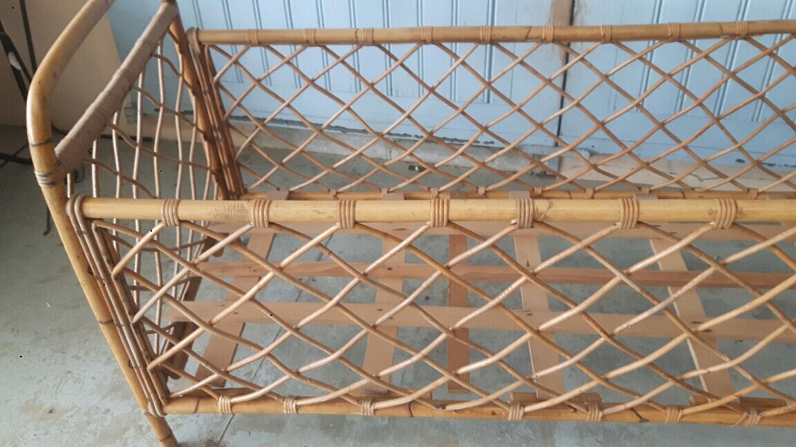 Bed in rattan