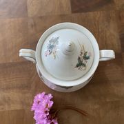 Pot et son couvercle en céramique à fleurs