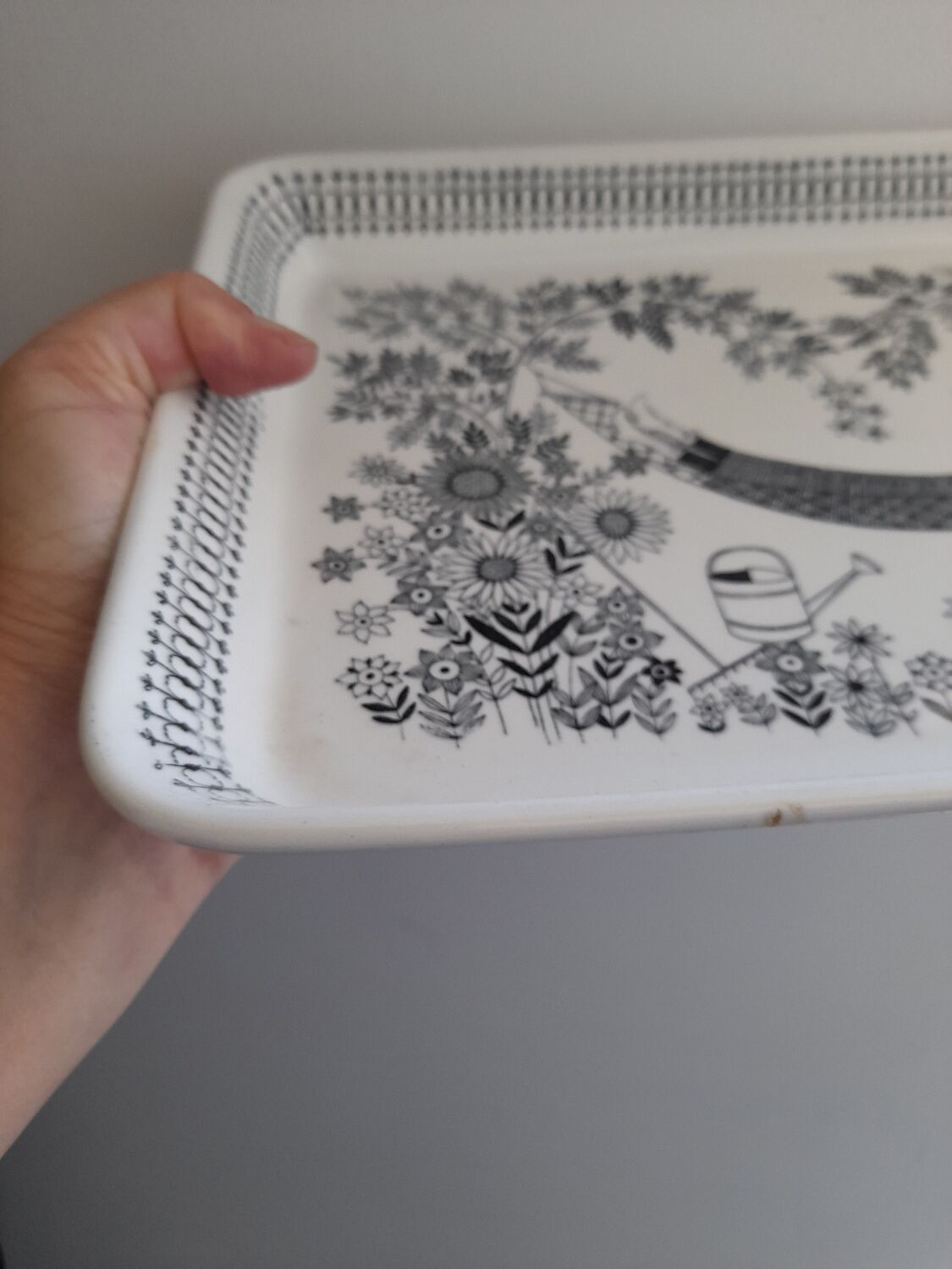 Emilia dish by Raija Uosikkinen for Arabia 1959