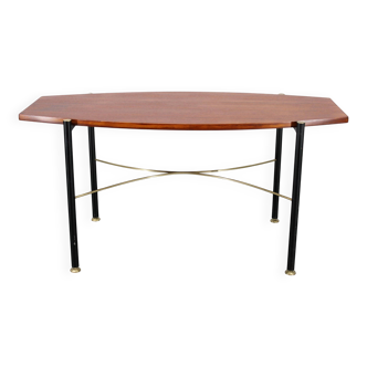 Table basse italienne des années 1970, placage en teck, piètement en métal et laiton