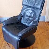 Armchair by designer Hjellegjerde. Contura Zero Gravity model for Modi.