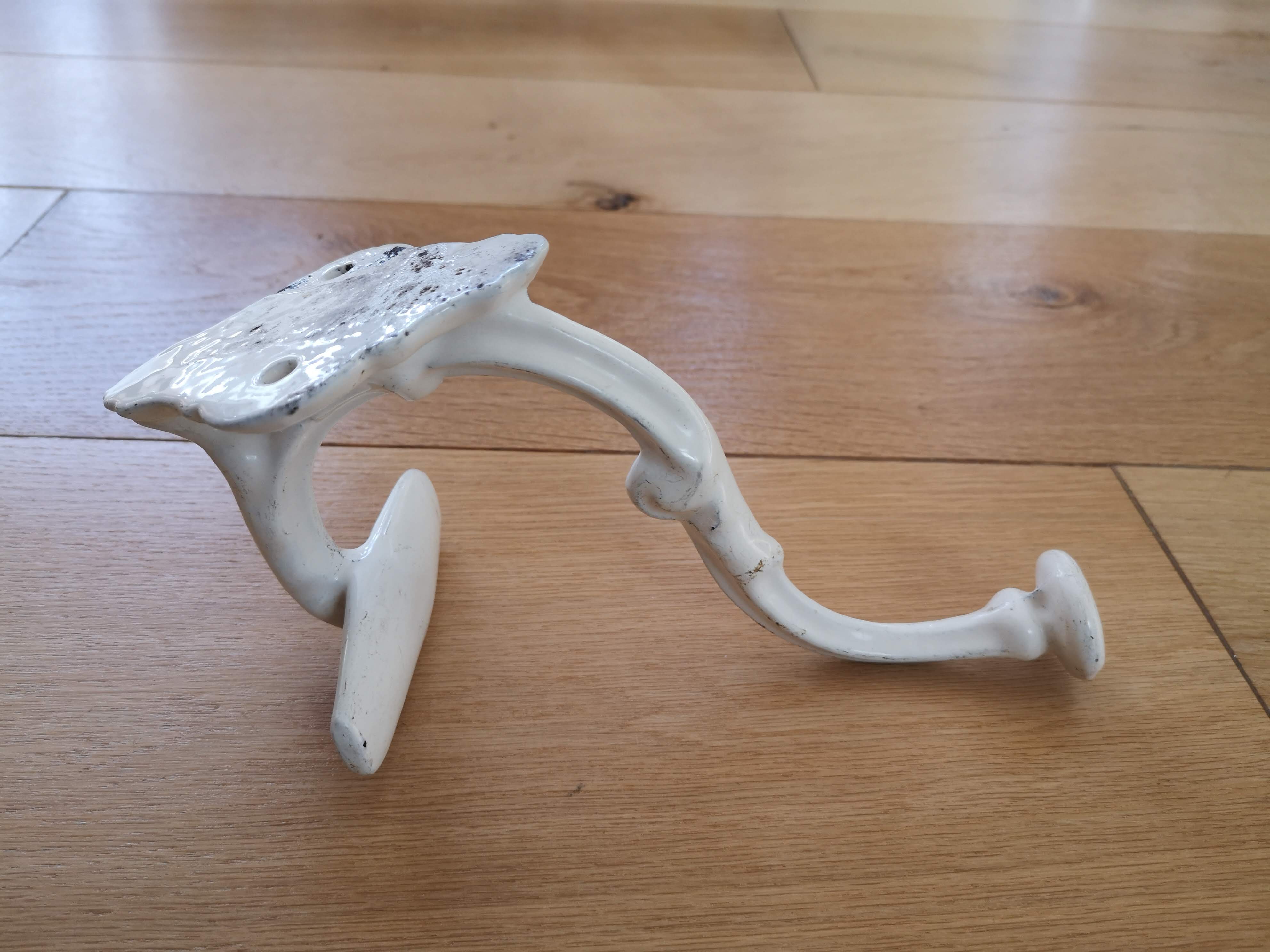 Ancienne patère porte-manteau vintage porcelaine blanche  doublecrochets
