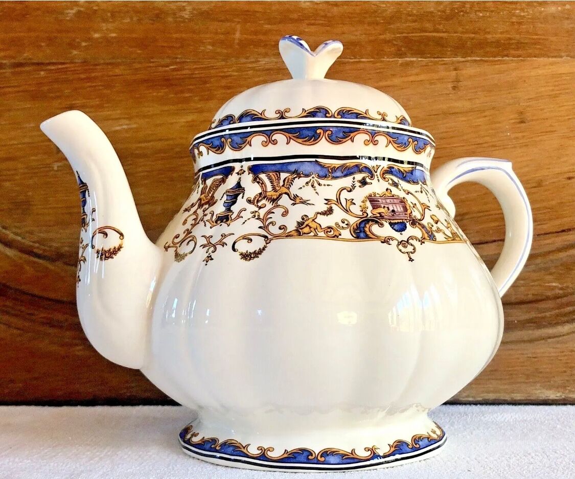 Gien teapot model children at the Dionysus press