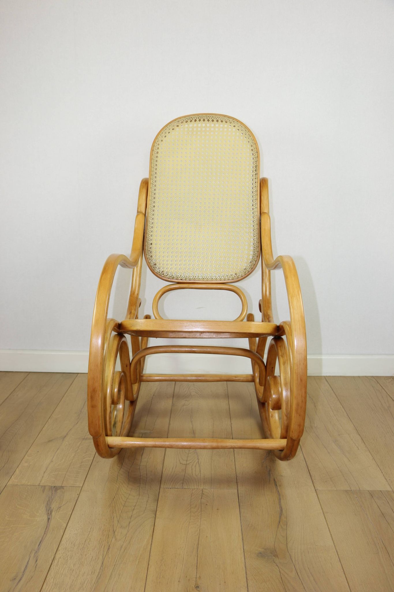 Rocking chair on runners, light beech wood, 1970s - very good condition