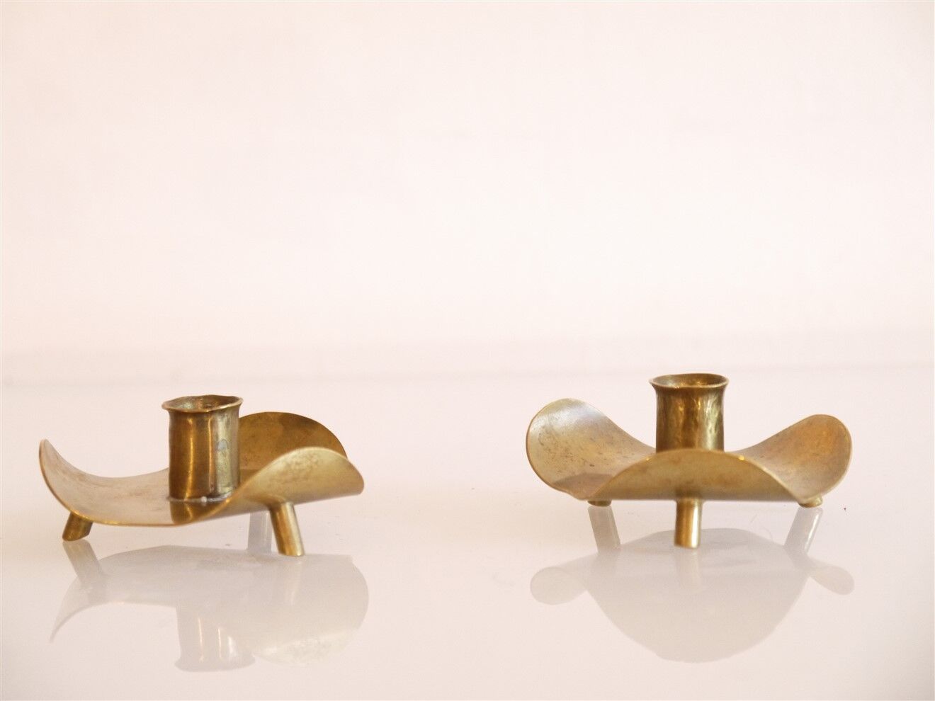 Paire de bougeoirs scandinave en laiton 1960