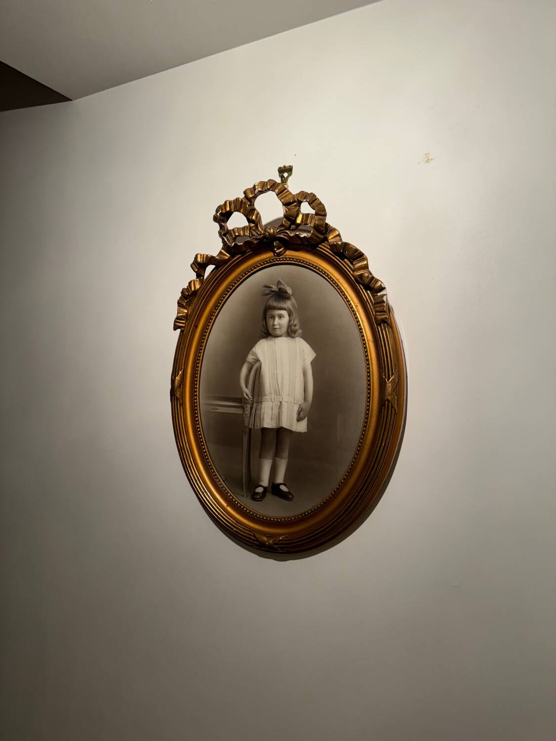 Old photograph, young girl with ribbon, 19th century