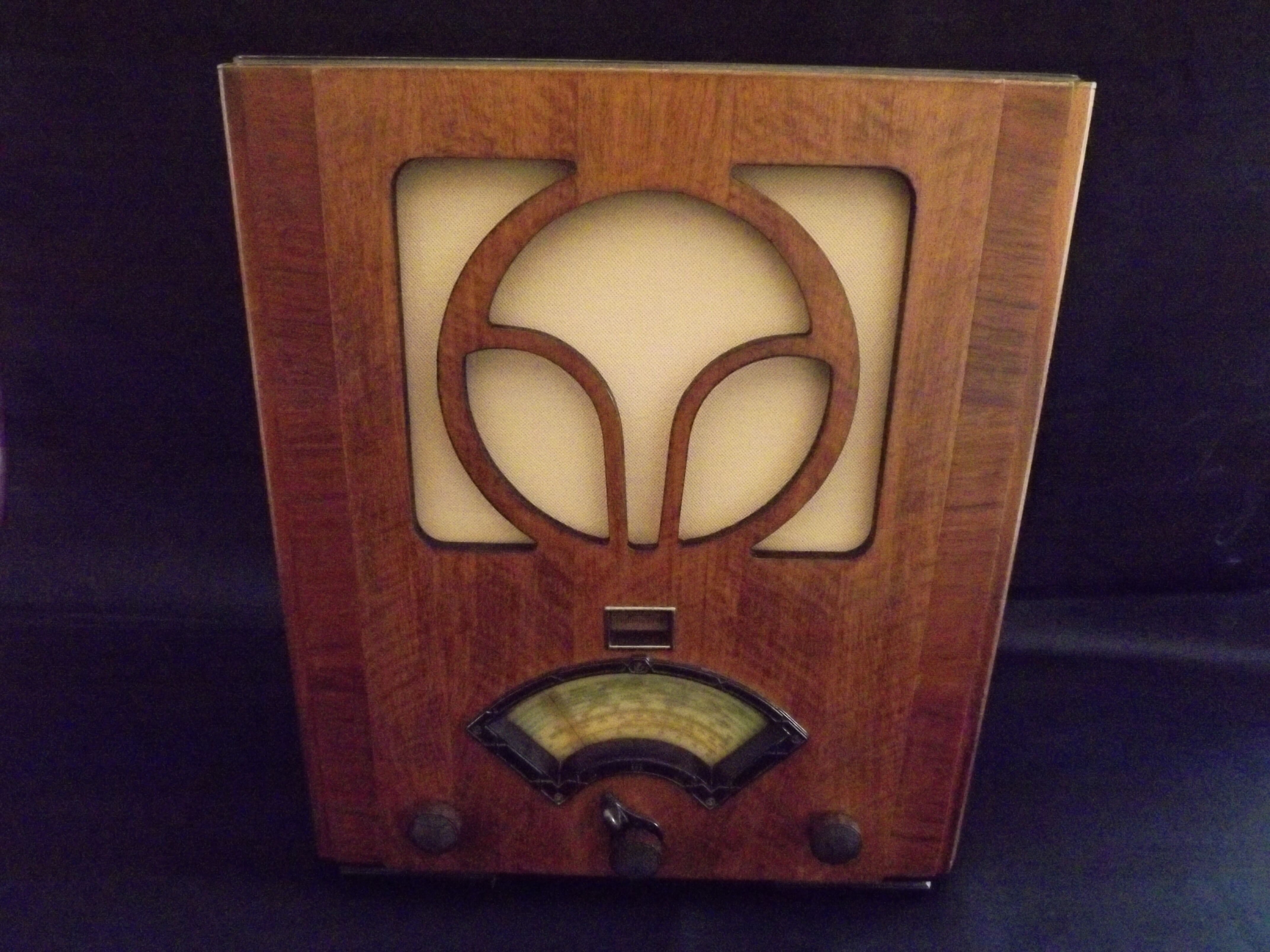 Art deco radio 1934