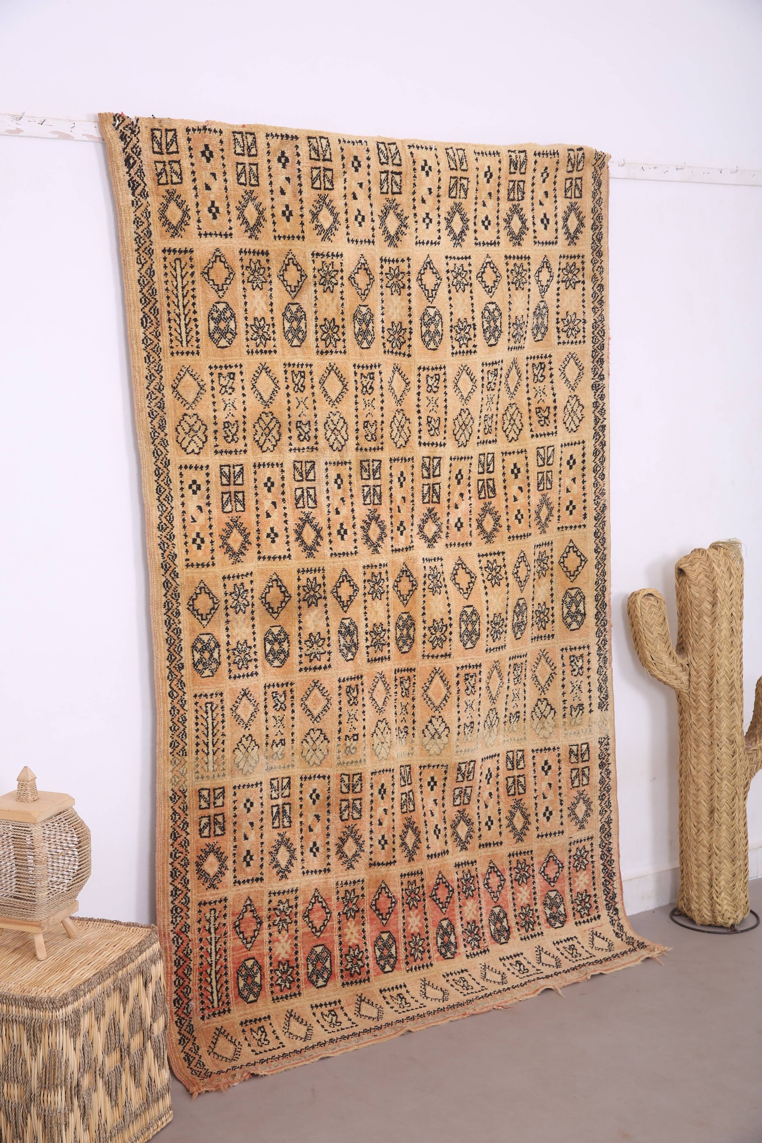 Vintage Moroccan Rug 134 x 221 cm- Berber Wool Rug - Authentic Handmade Rug