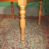 Round table in solid cherry