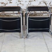 Pair of Bauhaus cantilever armchairs in chromed metal and leather, 1970