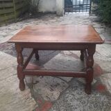 Table bas avec 2 petit tabouret