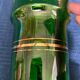 Bouteille en verre vert et dorure style Louis
