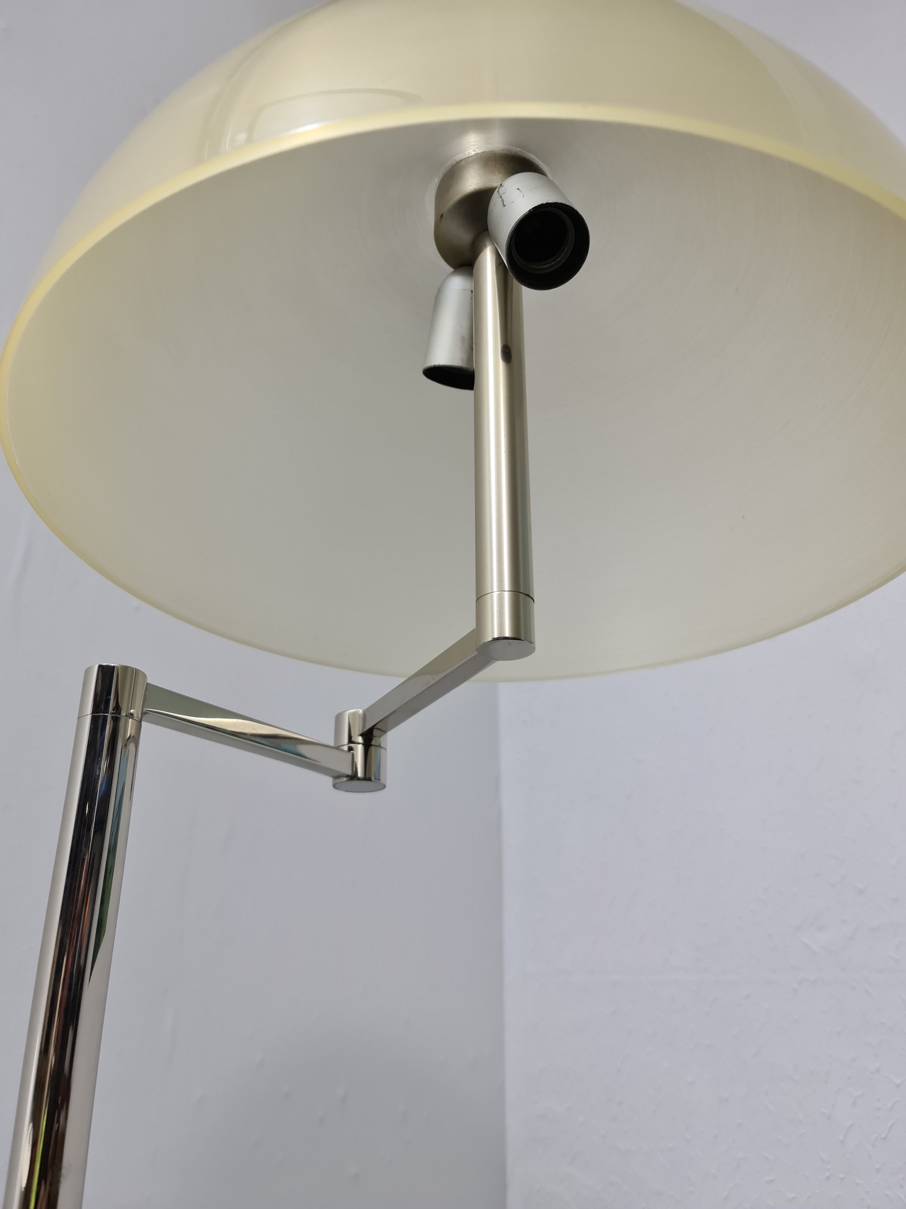 Vintage floor lamp in metal and synthetic resin