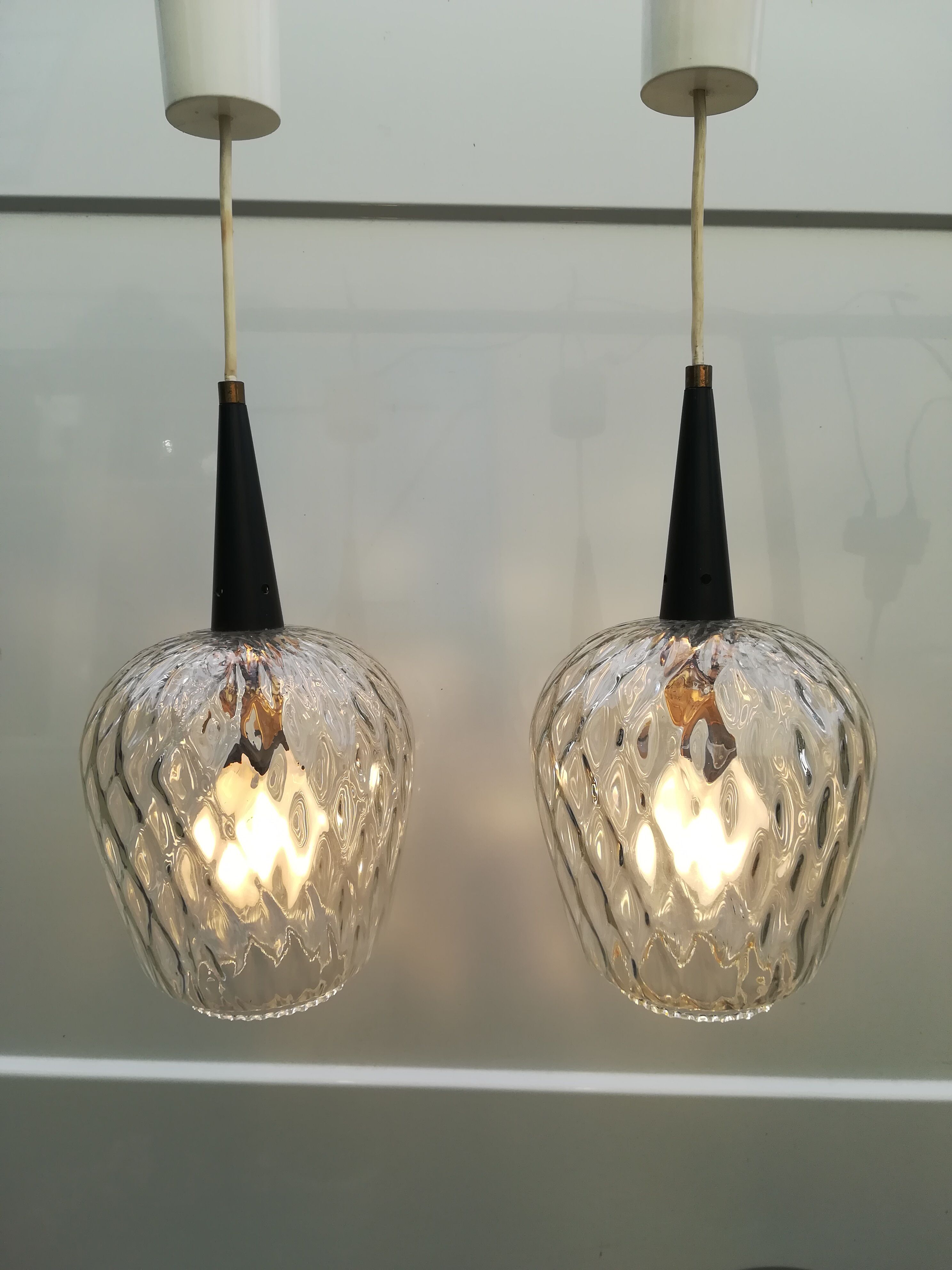 Pair of hanging of annees 50