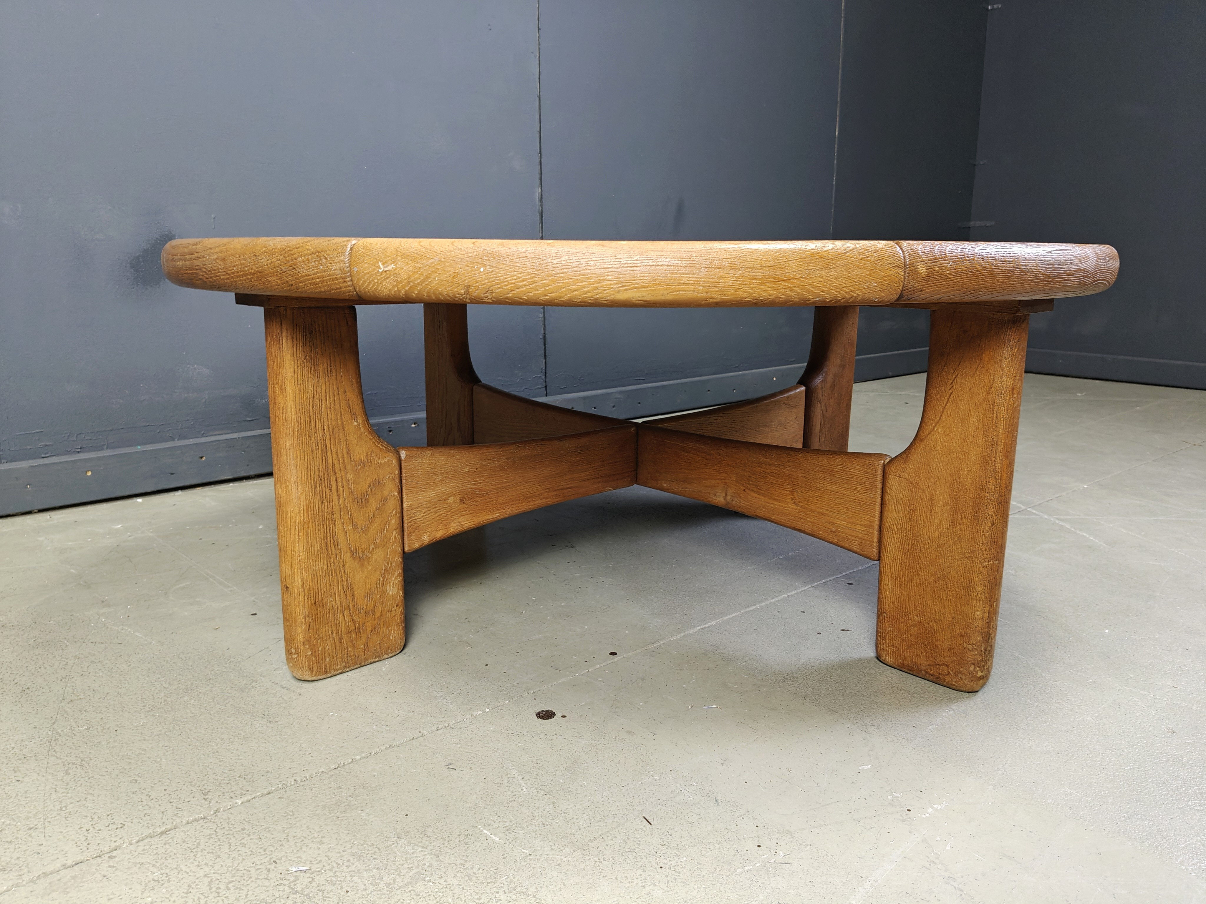 Table basse ronde en chêne danois, années 1960