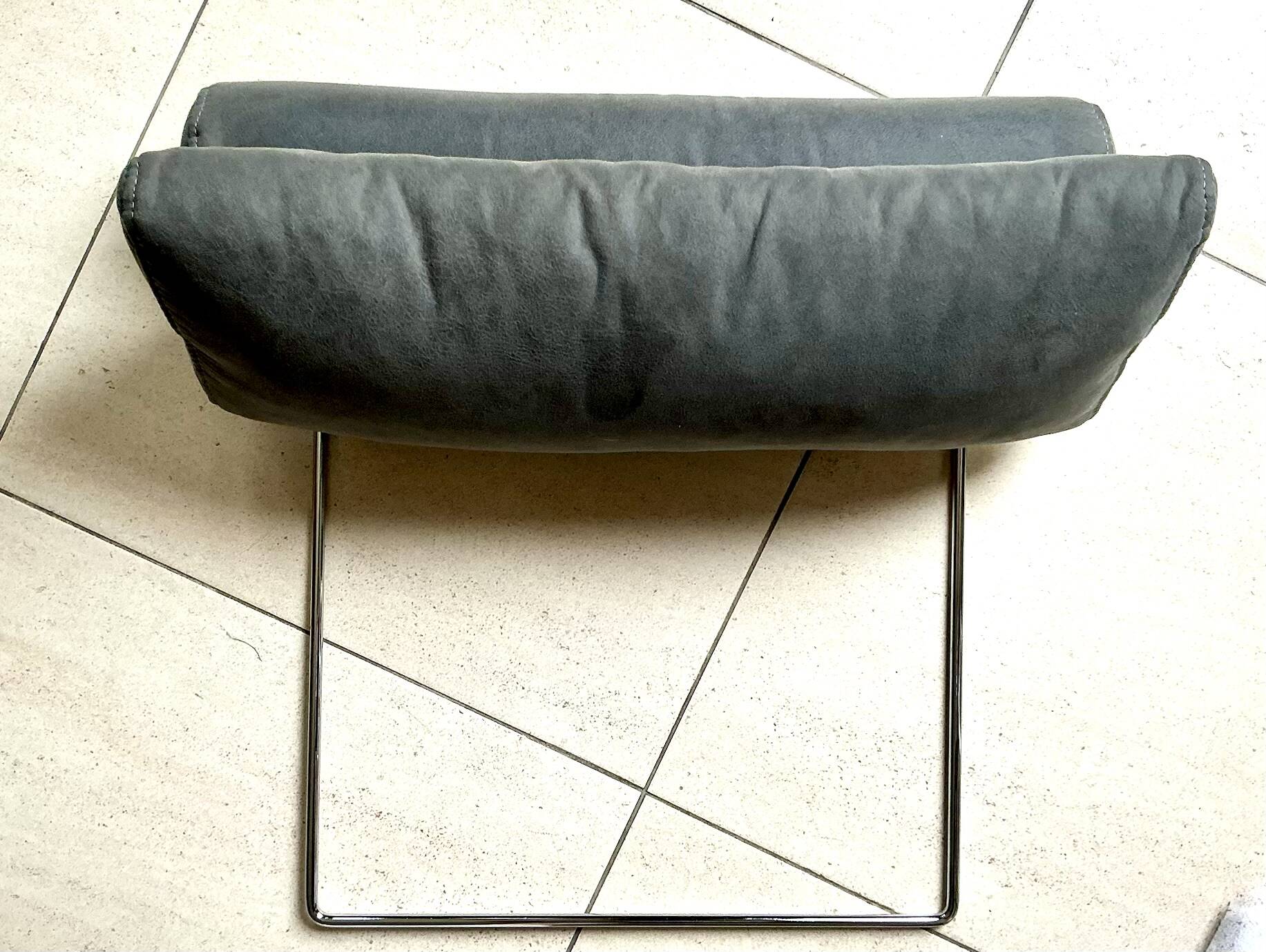 Three-seater sofa Poltroesofa grey in very good condition model Dossolo.