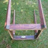Table ronde en bois cerclée ancienne