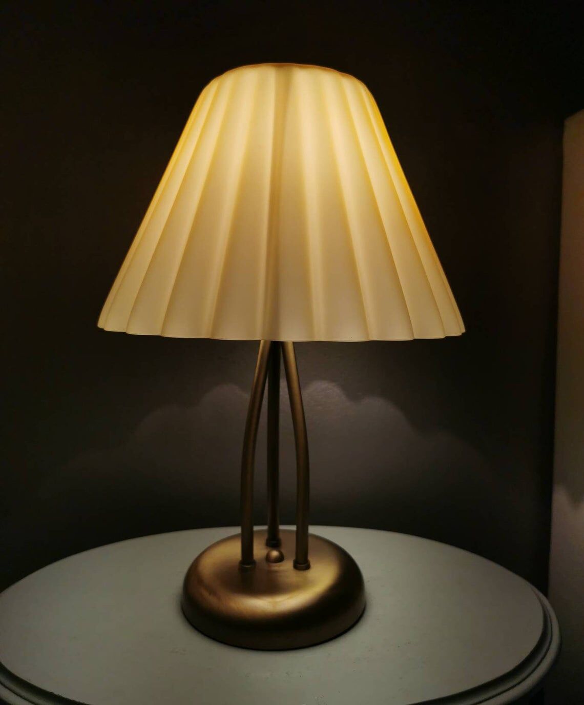 Brass table lamp with 90s pleated glass hood