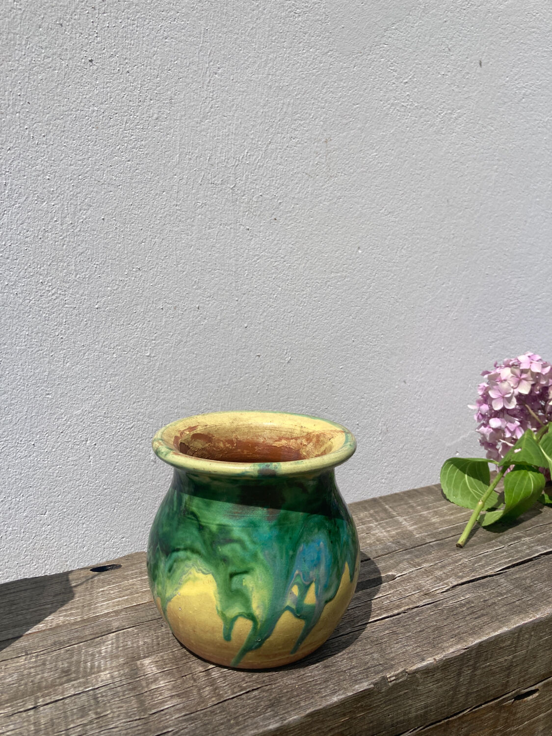Cache pot vernissé vert et jaune Poterie de Saint Uze début XXe