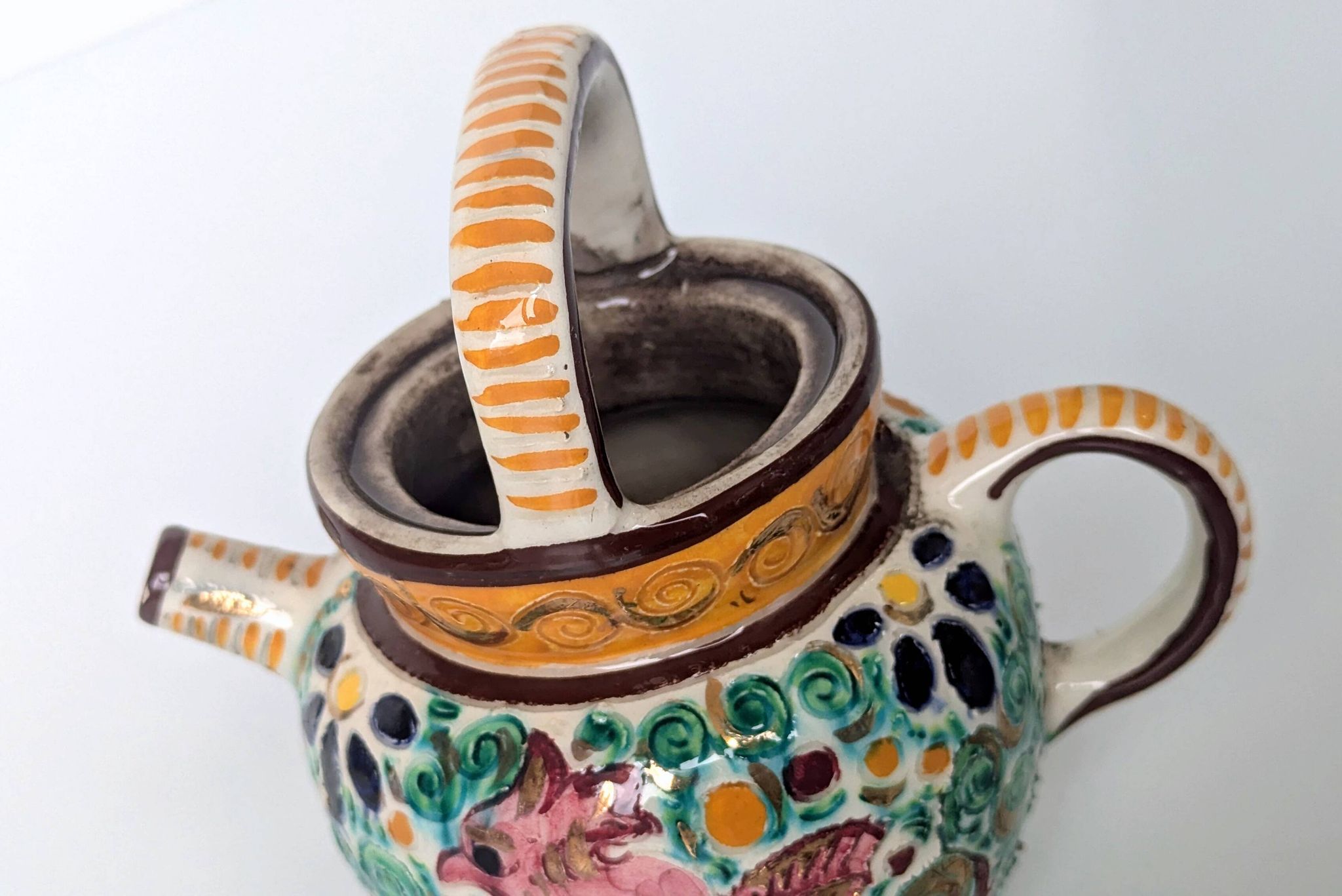 Cruche Pot Faïence - décor dragon - Motifs tourbillonnants et créatures fantastiques - Masse frères