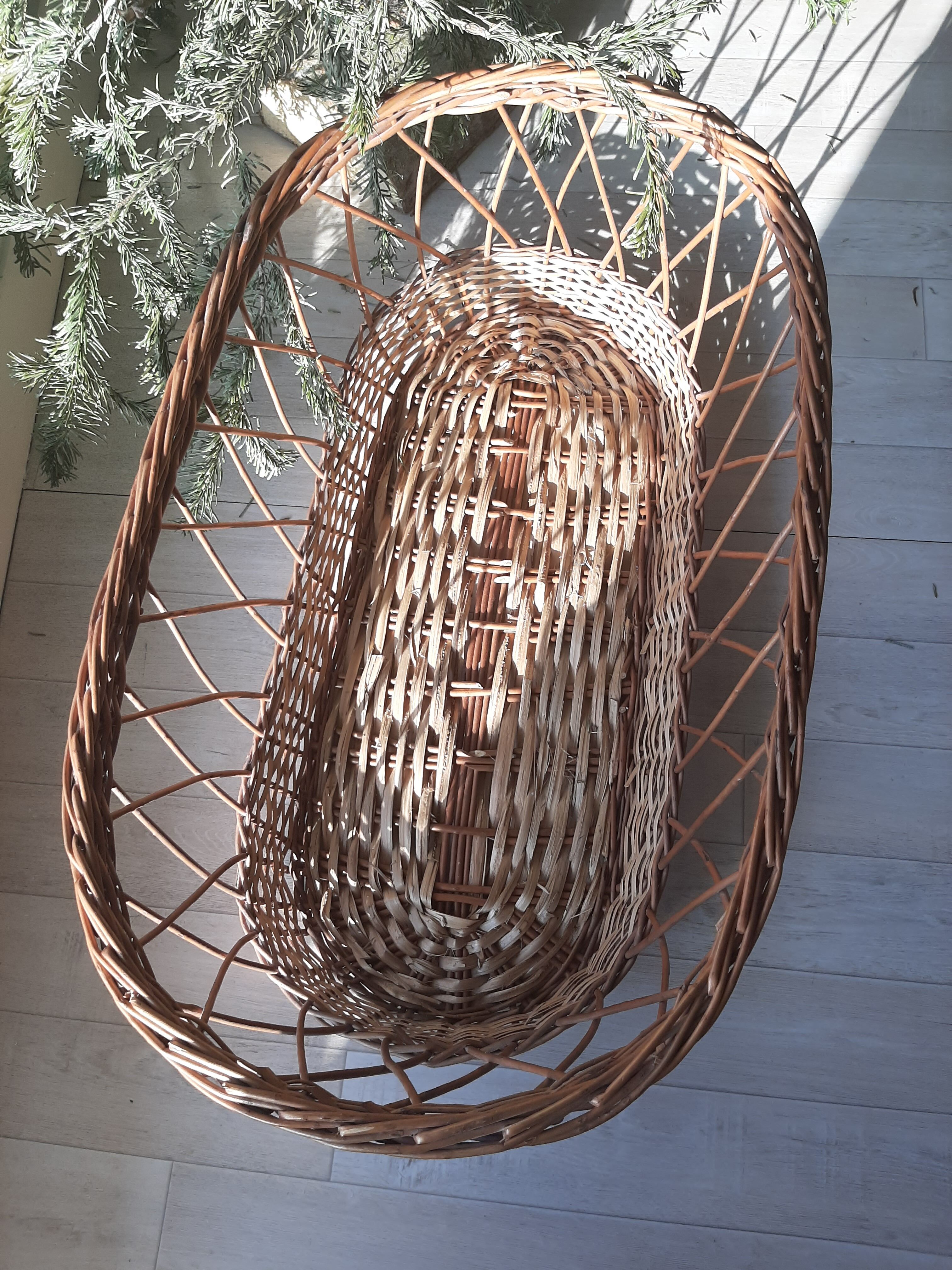 Rattan baby bassinet + stand