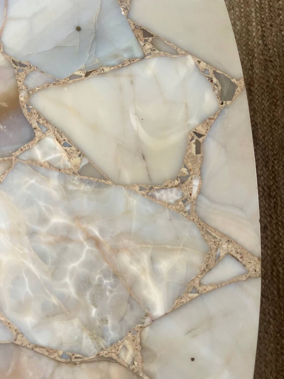 Coffee table in wood, marble and onyx.