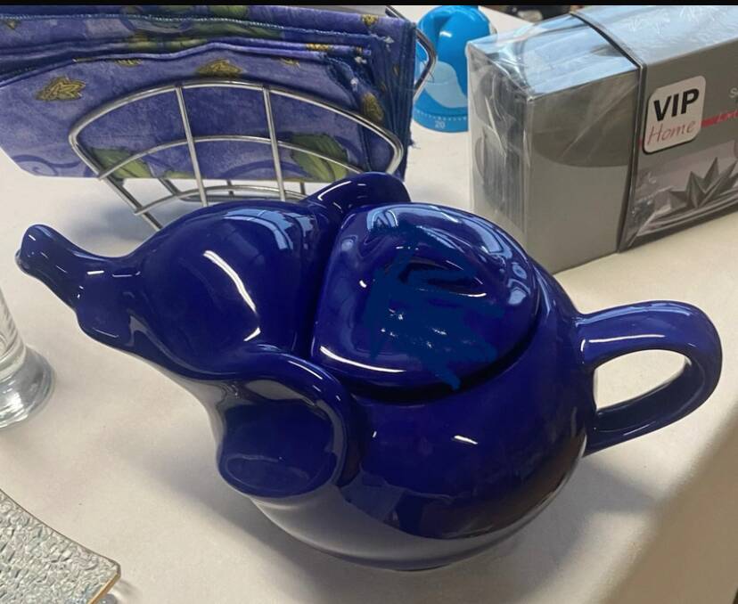 Théière éléphant en céramique bleue