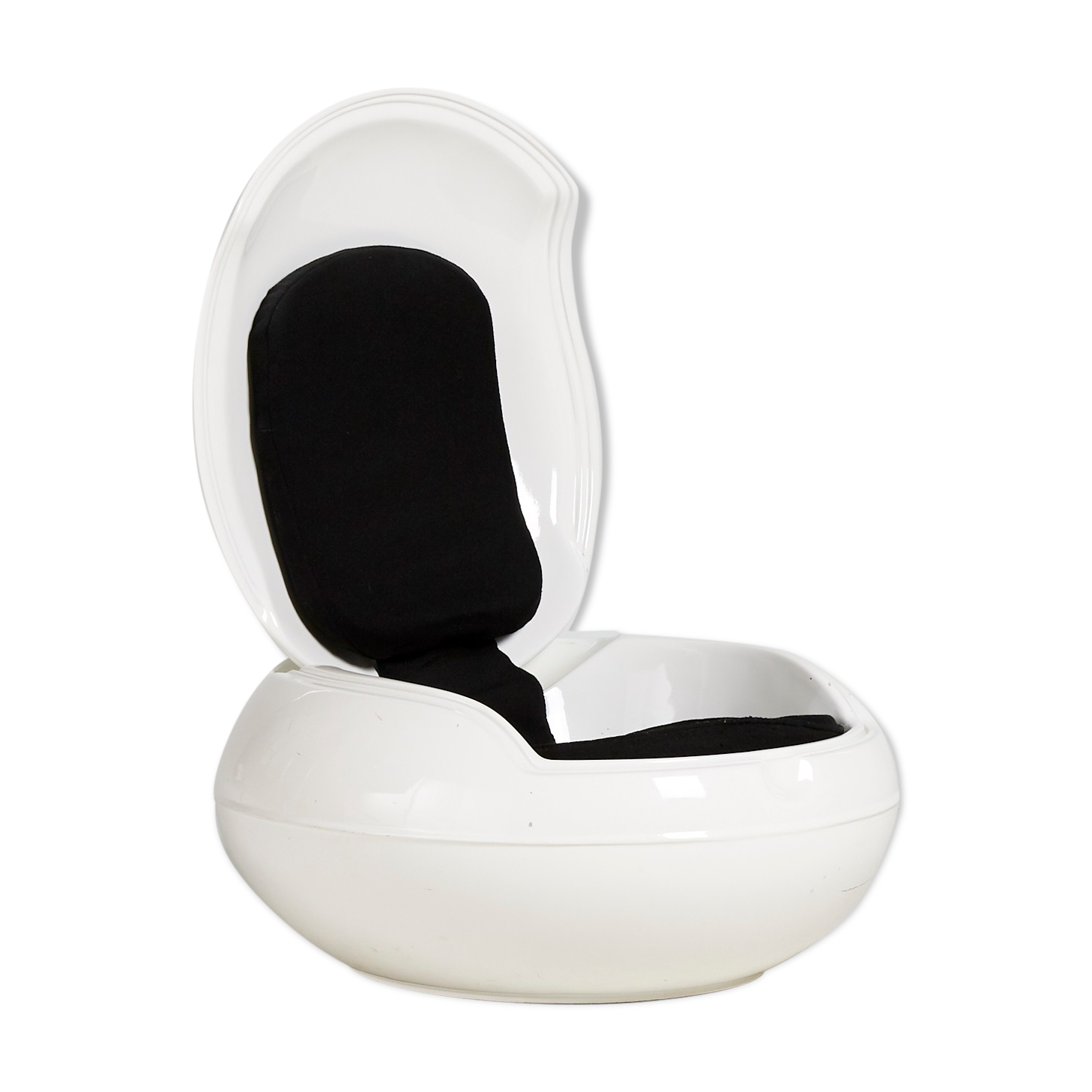 Egg chair by Peter Ghyczy