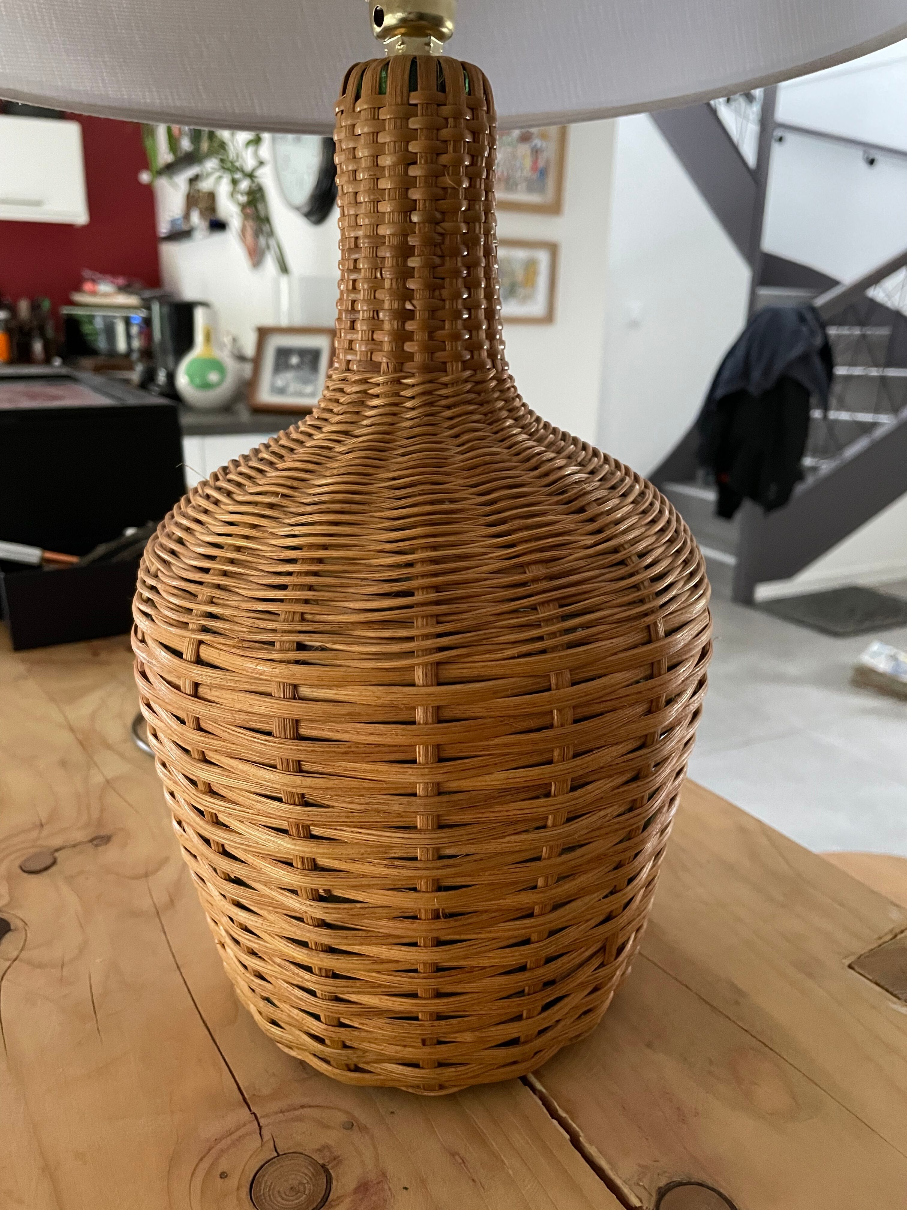 Lampe en rotin électrifiée à neuf