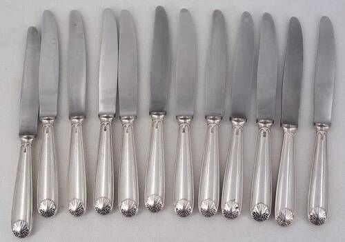Alfénide Christofle Louvois Shell, 24 knives: 12 dinner knives + 12 cheese knives.
