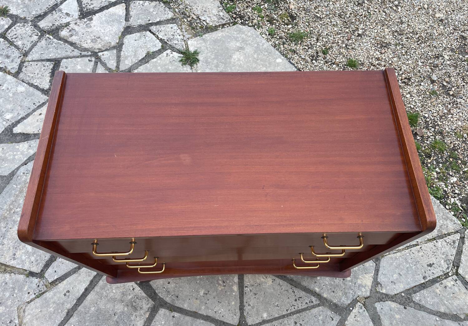 Vintage commode with tapered legs