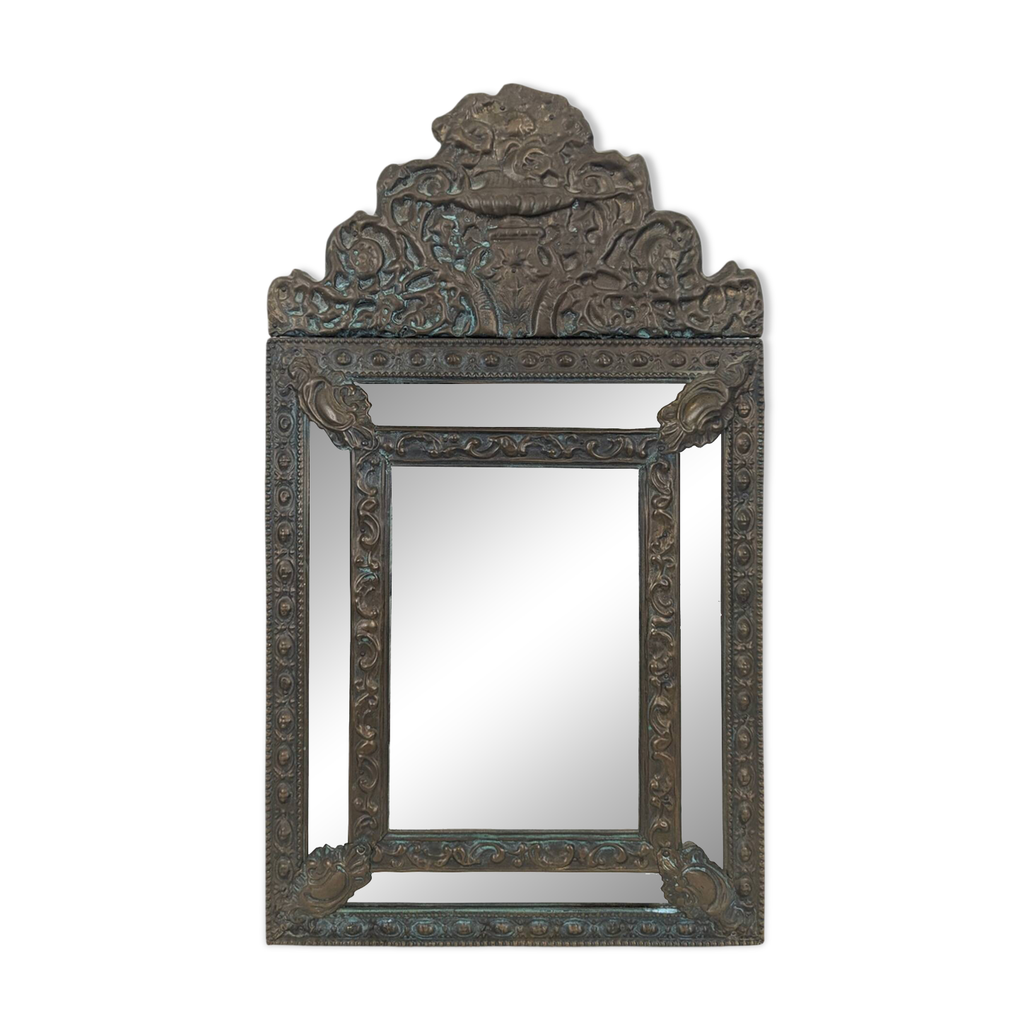 Miroir à parecloses en laiton repoussé de style hollandais