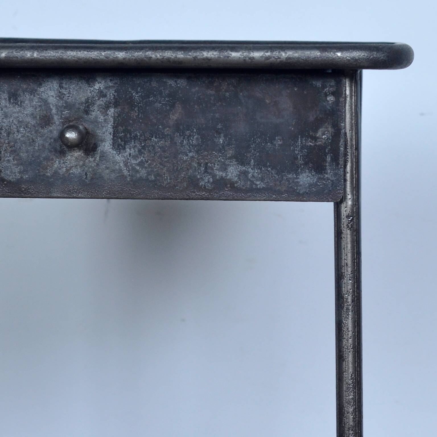 Table de nuit en fer, années 1910