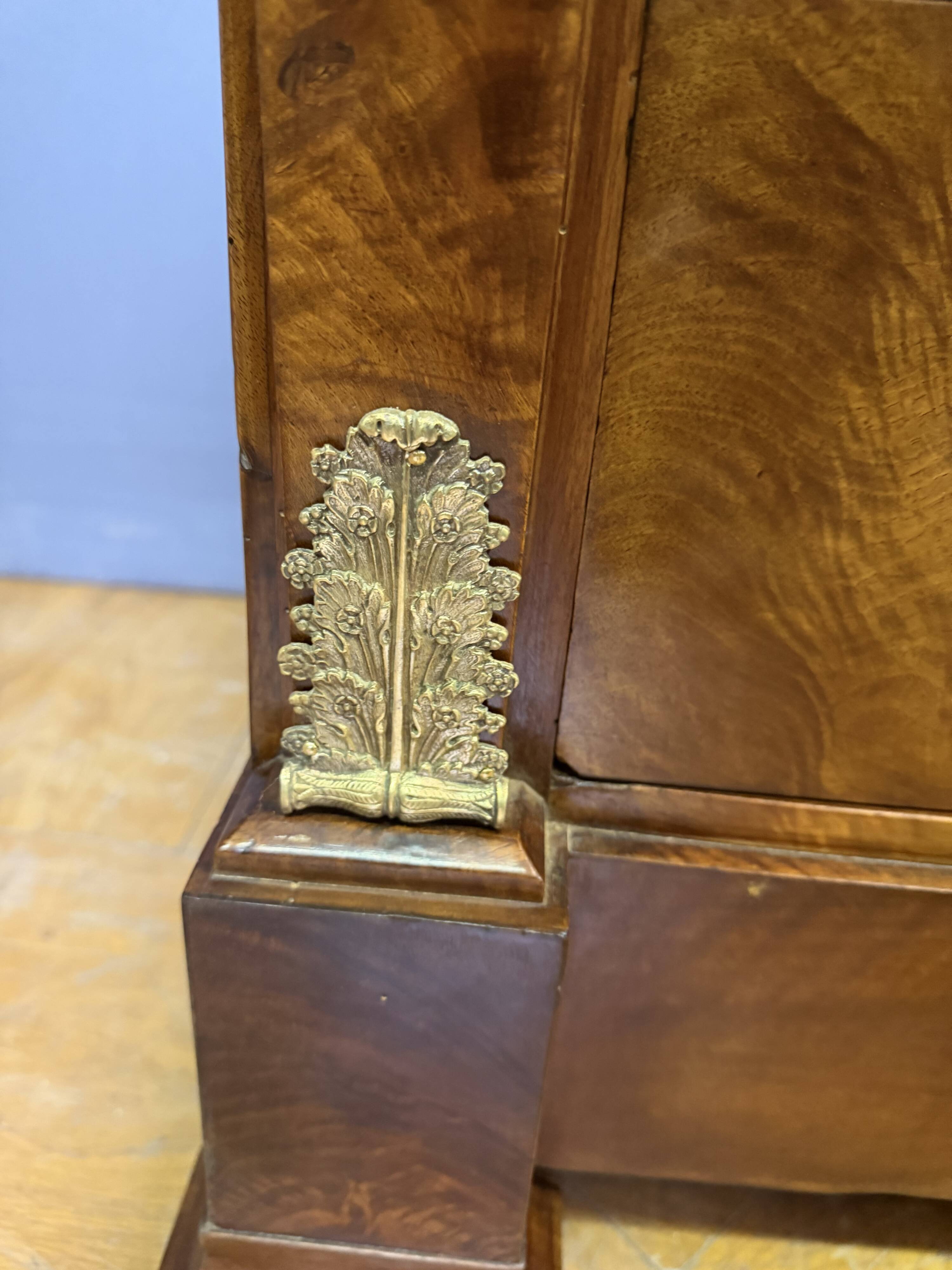 commode d'époque Restauration à Crosses