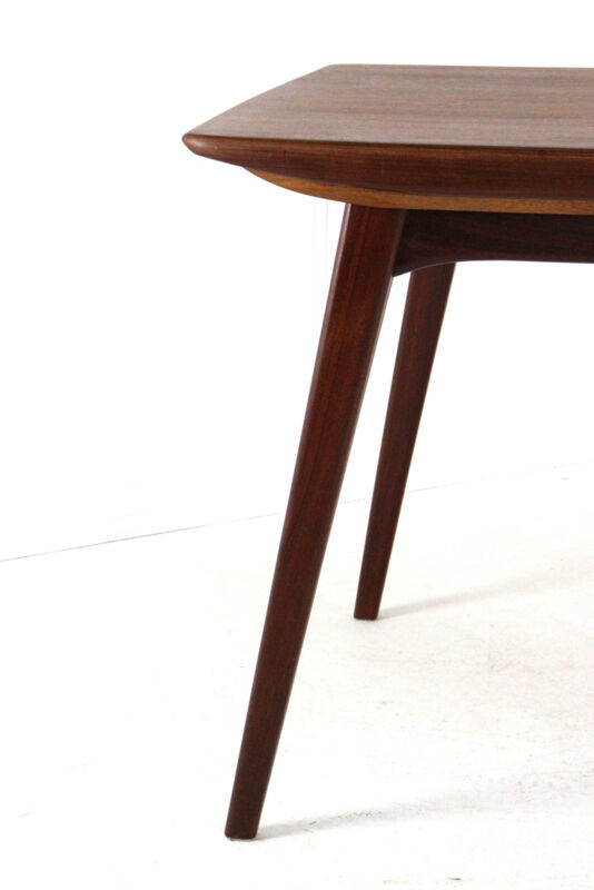 Louis van Teeffelen for Wébé dining table 'Milaan'