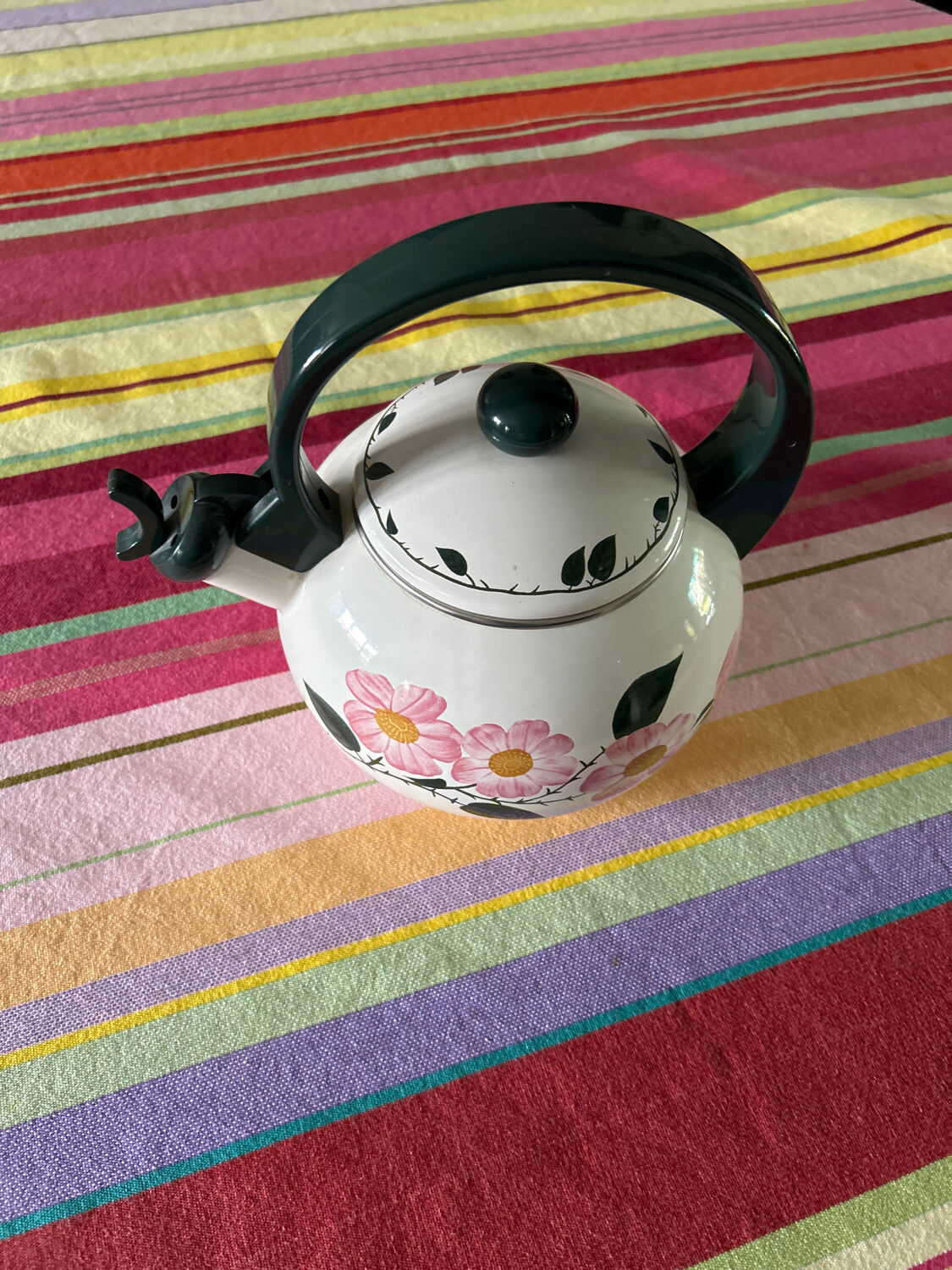 Whistling kettle