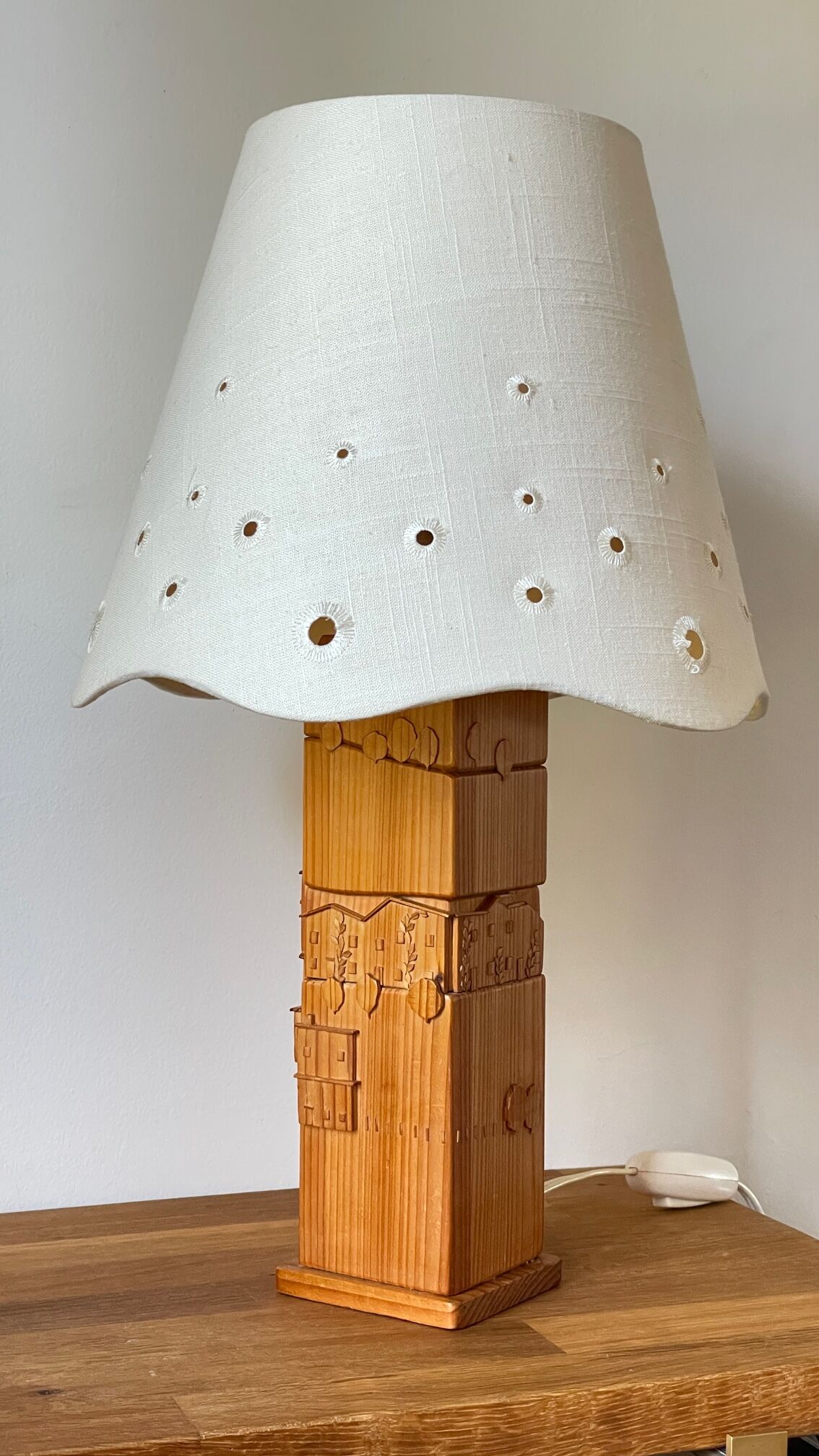 Pine lamp carved 80s